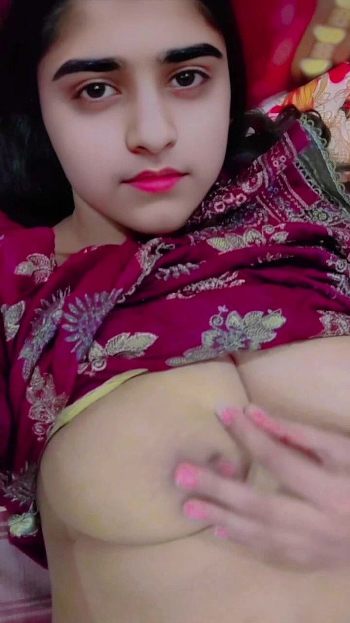 Fuckkkker: Awek comel mengongkek pepeknya dengan jari dalam panggilan video dan...