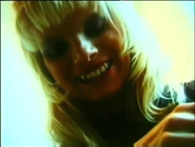 VOP Porno: Blondă minunată futută în pizda ei umedă