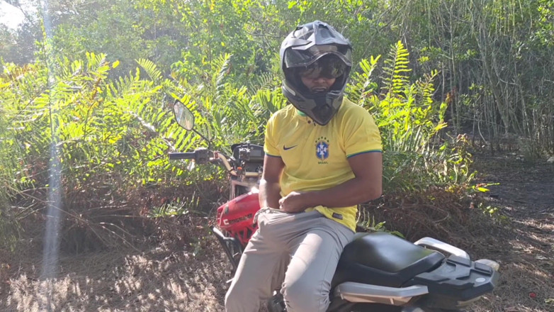 Tio Barbudo: Tio Barbudo - O Desvio Do Motoboy: Sexo Intenso No Mato.