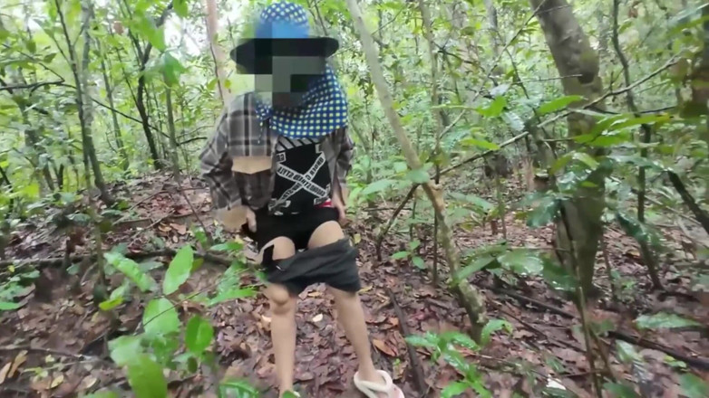 RealThaiSolo: Thai Girl Walks and Brags About Picking Mushrooms Anyway, Peeing...
