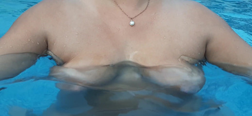 LizAngel: seins flottants