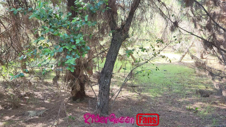 Riderqueen BBW Step Mom Latina Ebony: Riderqueen 户外：户外粉丝的视频