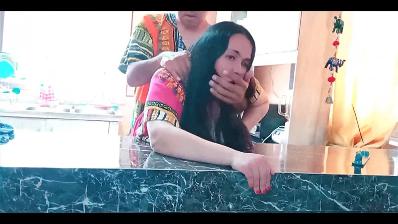 BBW Kelly Mom: Cozinha - madrasta indiana fazendo sexo com seu enteado