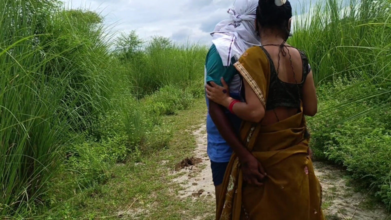 Asha Devi: सौतेला भाई सौतेली बहन को नहर के बीच में ले गया और उसकी बहुत अच्छी तरह से