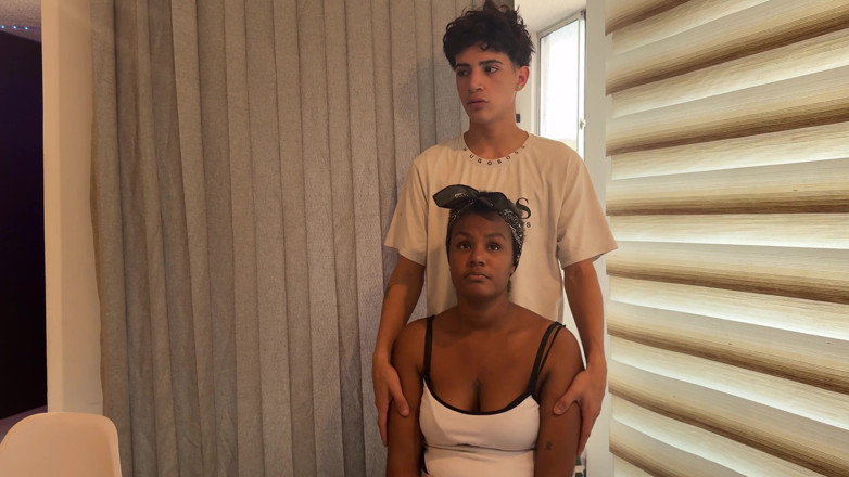 BritannySexxx: Der cuckold wird abgelenkt und ihr ehemann nutzt die Gelegenheit,...