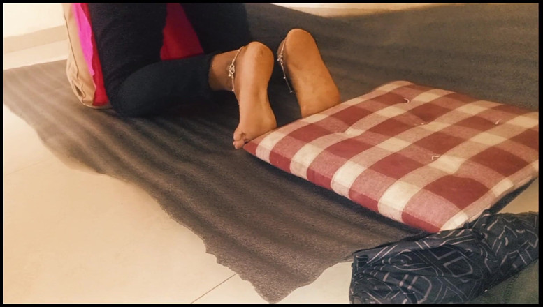 Harder299: हॉट भारतीय गांव की सौतेली मम्मी रोमांटिक सेक्स का मजा ले रही है। देसी भाभी की चुदाई।