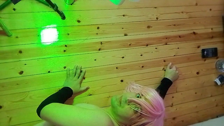 Kitty_Cross: Femboy njuter av självoljemassage på sin stora rumpa