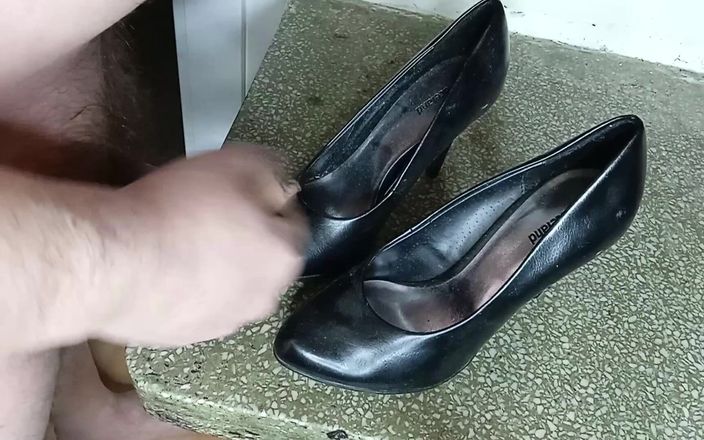 AdultGameplays: Mastürbasyon ve yüksek topuklu ayakkabılara boşalma