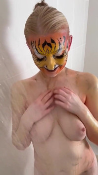 Tiger bodypaint dusch solo spela