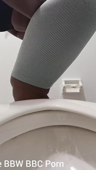 Terdesak Untuk Pegangan Kencing Selagi Saya Boleh Kencing Di Tandas