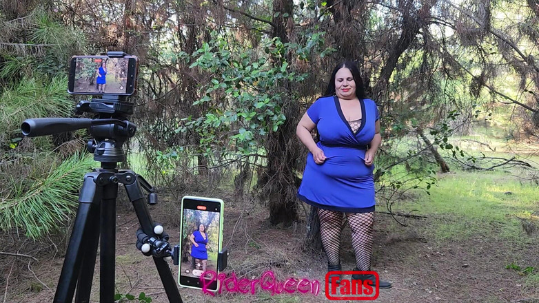 Riderqueen BBW Step Mom Latina Ebony: Riderqueen अकेले, आउटडोर, प्रशंसकों के लिए वीडियो