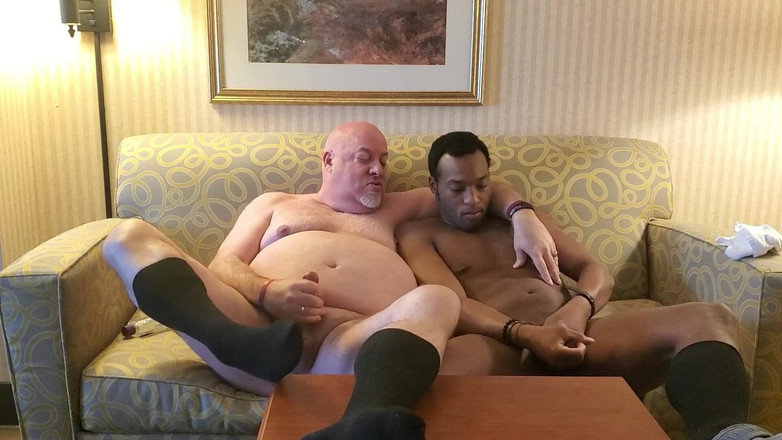 beardaddychub: Ayı ve büyük zenci yarağı otc çorapla mastürbasyon yapıyor