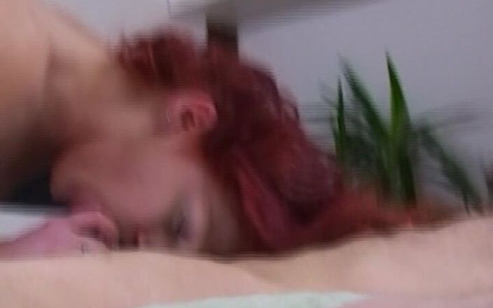 Porno kino: Redhead German Doll Fucked in the Bedroom