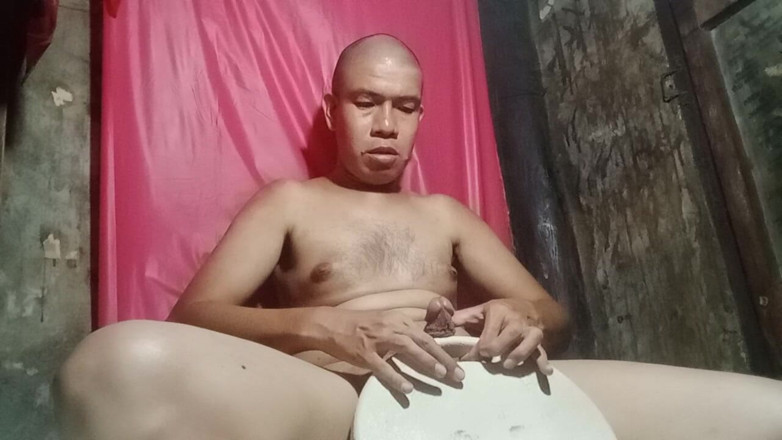 Piolo Alberto: I Used Folding Chair as Imaginary Vagina