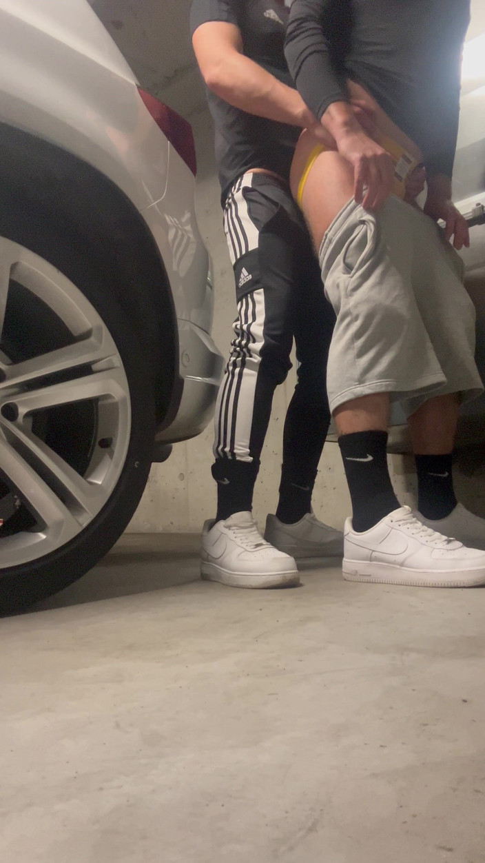 Black white studio: Parking