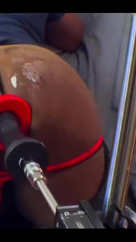 Кому-нибудь делает минет жопой?