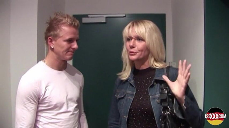 123XXX - 100% Amateurs: Une MILF blonde déjanté d’Allemagne montre comment c’est fait
