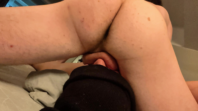 Slava_Sind: Schwanz gleitet einfach nach unten. Fühlte sich richtig gut an,...