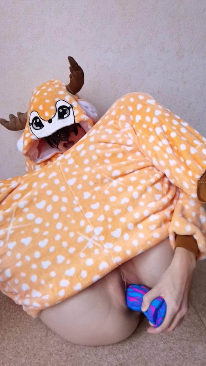 SweetWetElla: Horny big ass fawn craves a huge dragon cock. - SweetWetElla