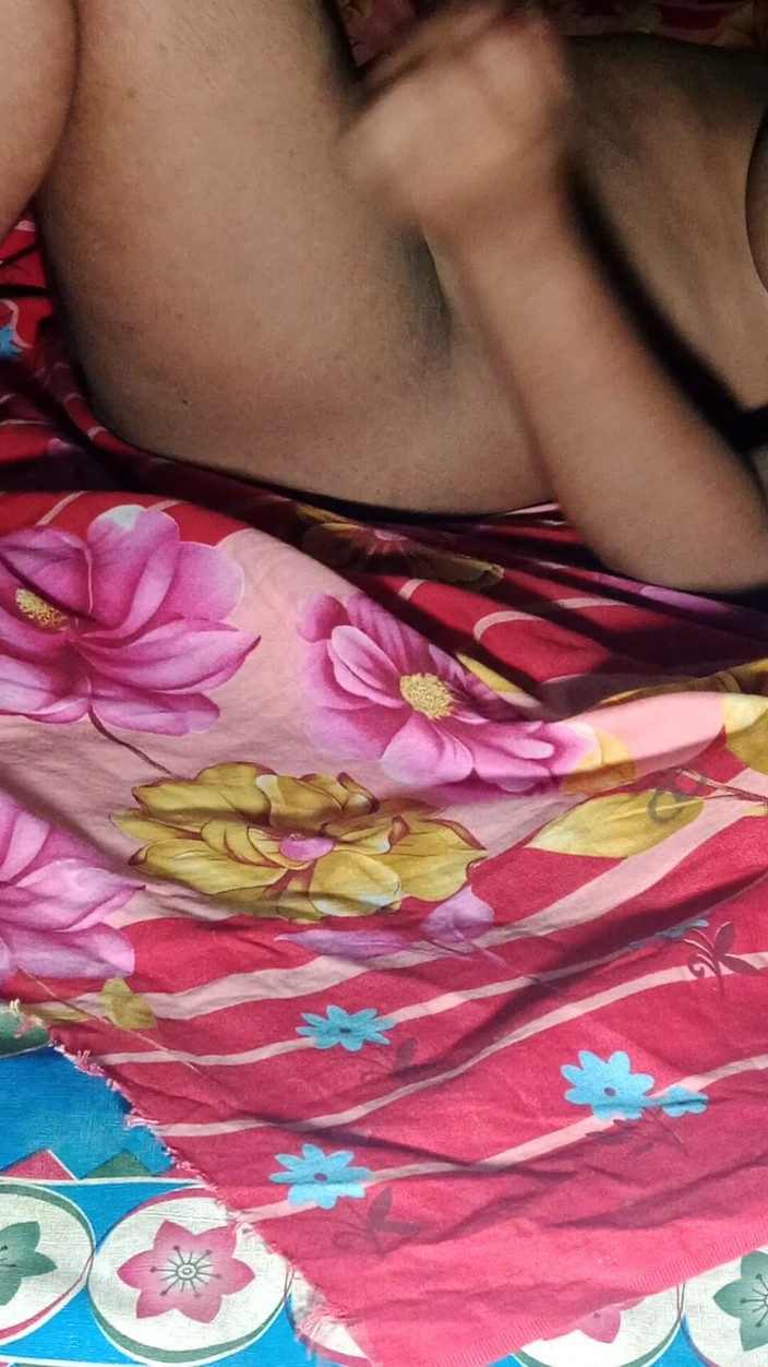Desimombd: Ấn Độ village bhabhi lần đầu tiên làm video sex