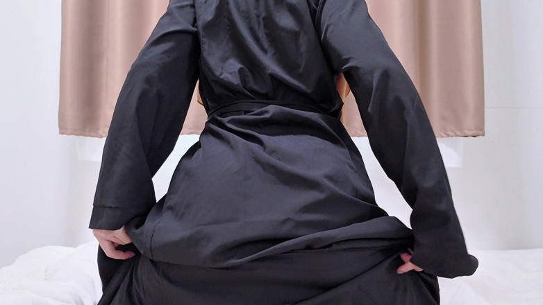 LittleMuslim: POV: Schau zu, wie dein hijabi-mädchen in einer schwarzen abaya...