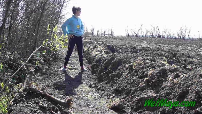 Wet Maya: Peeing in nature