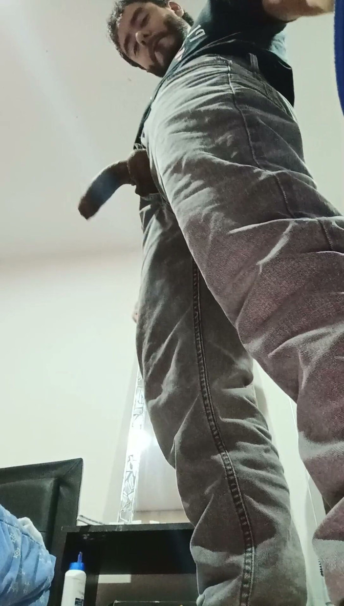 Tommhot: A Burly Stud in Jeans, Moaning