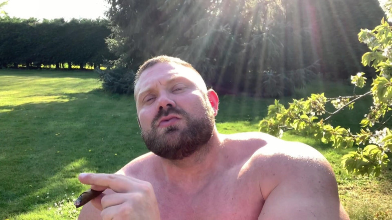 Jack stacked: Merokok cerutuku di luar ruangan saat musim panas