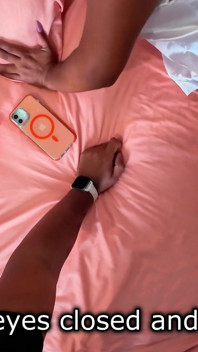 Hermanastros compartió cama y tiene sexo