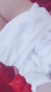 Desi krásný kluk si hraje na anál