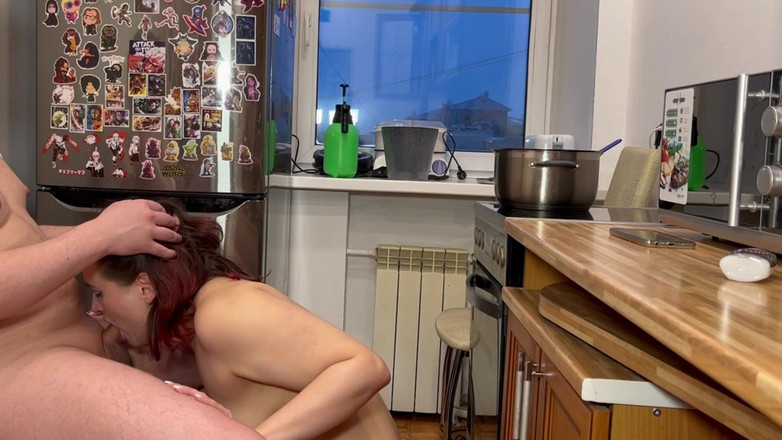 Katybigcherry: Моя зведена сестра на кухні намагається готувати, але мій жорсткий член не може дочекатися її пизди