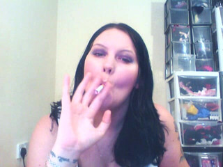 MissFFW: Fetish merokok