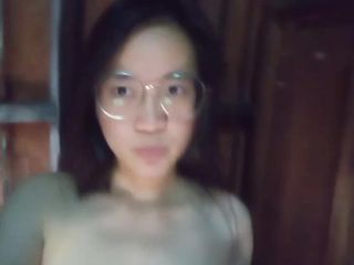 Thana 2023: Amadora asiática menina sozinha em seu quarto