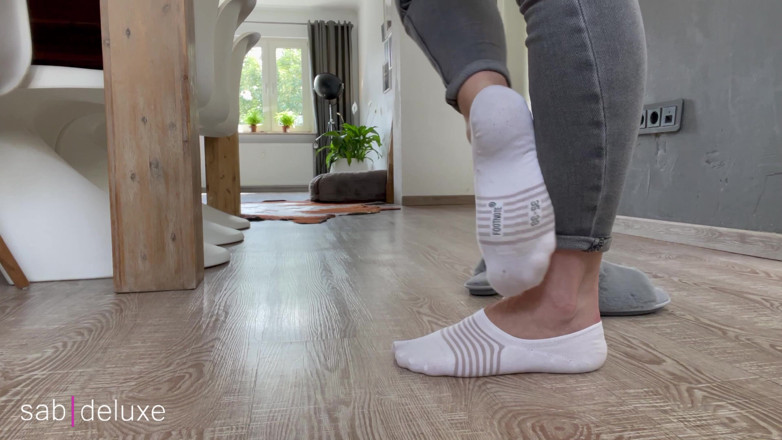 Sabdeluxe: Kaus kaki dengan sandal