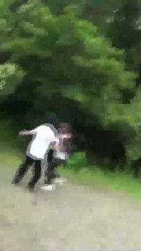 日本女郎在树林里被干并被颜射