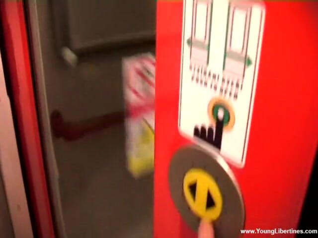 Young Libertines: Muie în metrou