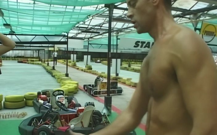 Romance with Love: Des bombasses magnifiques et sexy reçoivent une double pénétration et...
