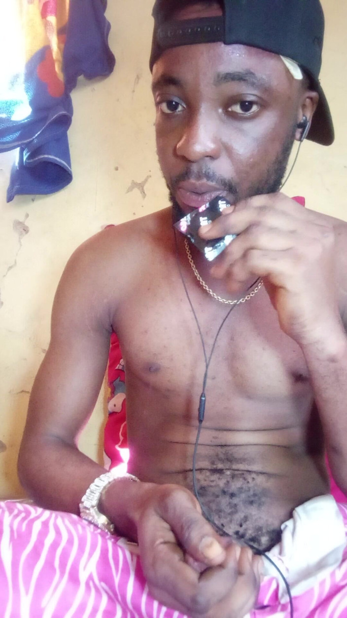 Bangwett: Торкаючись себе під час перегляду порно