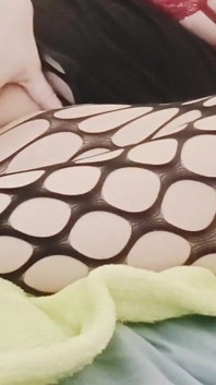 Seksi külotlu çorapla süper azgın orta yaşlı seksi kadın orgazm oluyor