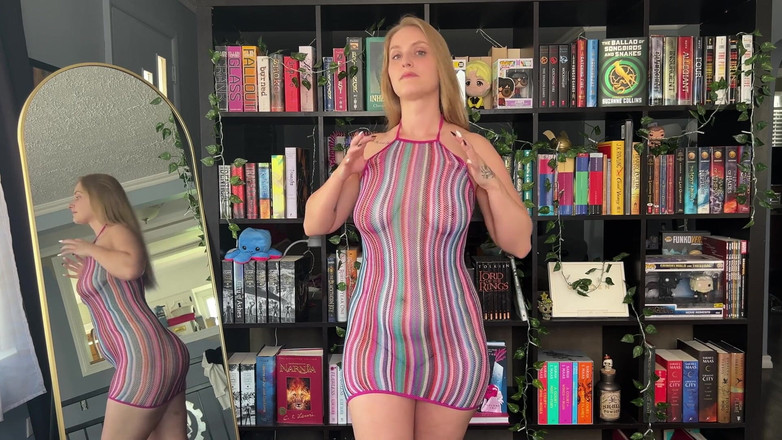 Nerdy Nympho: Transparent nätklänning försök med att dra