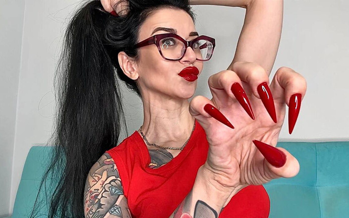 Julia domaina: Всё красное, длинные острые красные ногти, когти и мои новые украшения