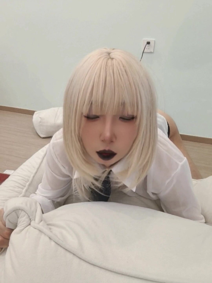CD_XiXiouo: A ladyboy chinesa mais sexy não ficará satisfeita com pau...