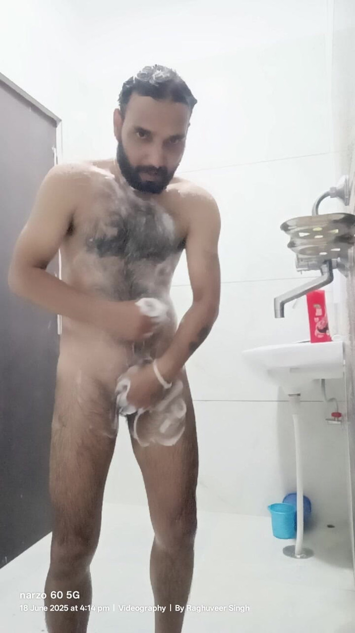 Rajasthani-old-lover: Un jeune garçon desi aime la masterbation avec des amis...