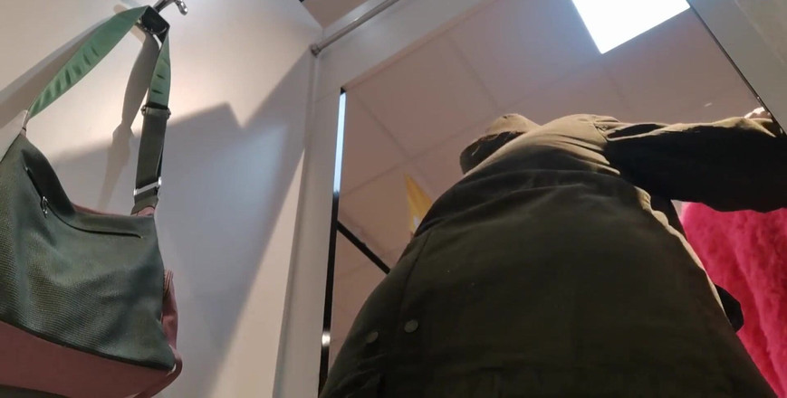 Nicoletta Embassi: Deine italienische stiefmutter zeigt ihnen ihren arsch und ihre behaarte...