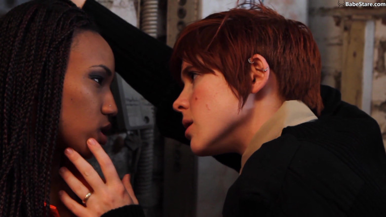 Lesbian Babe Stare: Дві гарячі дівчини просто хочуть мастурбувати і їсти кицьку