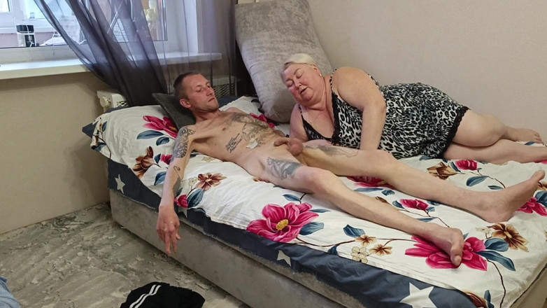 Zona901: Adoro venire nella gola profonda della mia matrigna con sperma...