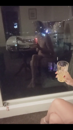 Maggie Moon: Cuba Menjadi Sedikit Arty Dengan Pantulan Saya Dalam Tingkap Adakah...