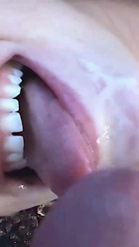 Petty (19) sperm for her mouth cunt