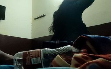 Hindiaudioadda1: Une femme desi a une aventure avec un voisin ne...