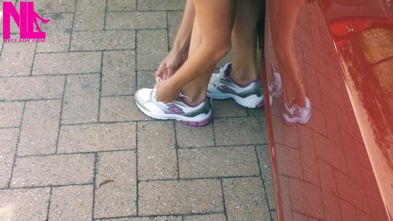 Nyllady: Fast Driving in Lotto Sneakers